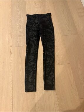 SPANX Black High-Waist Leggings with Red Tag